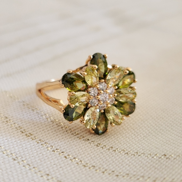 New 18K Gold Plated Peridot Diamond Flower Ring for Womenn - Picture 13 of 13